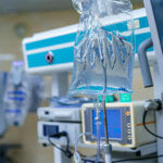 Erros com dispositivos médicos na UTI: como near miss ajudam a prevenir eventos graves